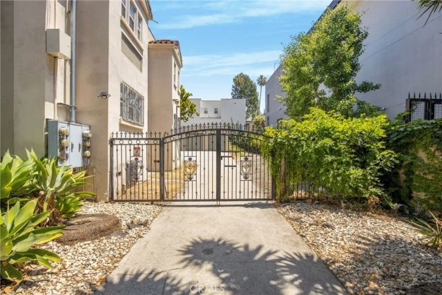 1180 Myra Avenue, Los Angeles, CA 90029