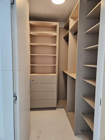 300 Biscayne Blvd Way 2208, Miami, FL 33131