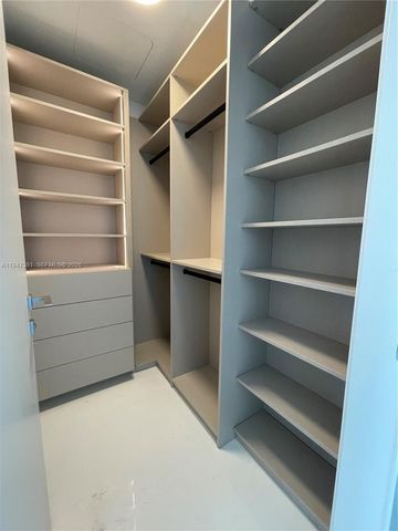 300 Biscayne Blvd Way 2208, Miami, FL 33131