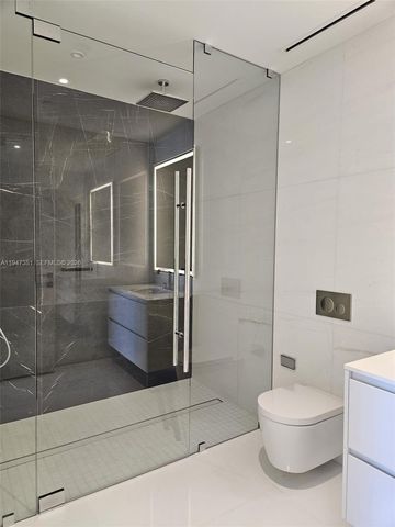 300 Biscayne Blvd Way 2208, Miami, FL 33131