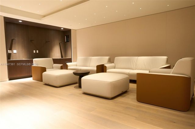 300 Biscayne Blvd Way 2208, Miami, FL 33131