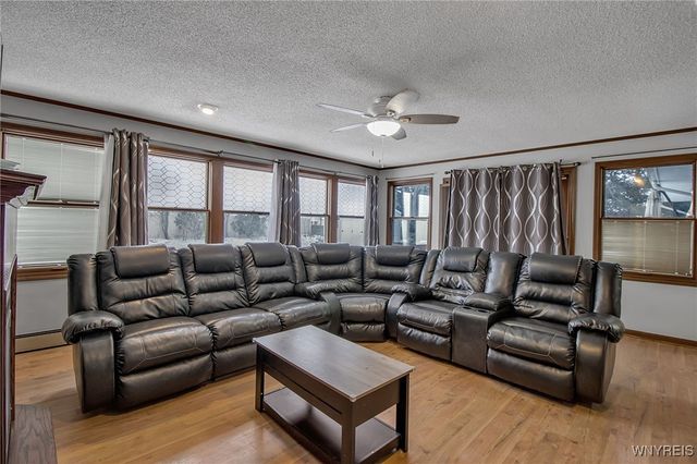 65 Crescent Road, Grand Island, NY 14072