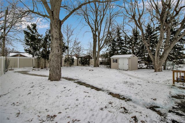 65 Crescent Road, Grand Island, NY 14072