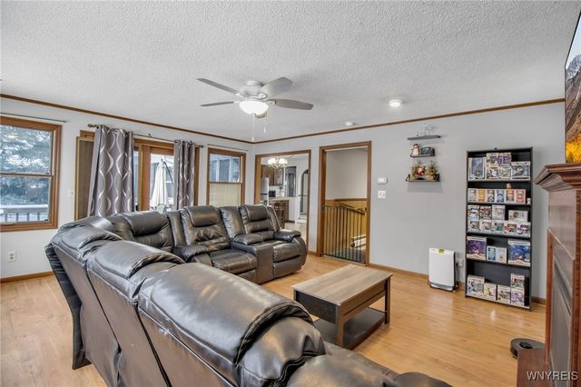 65 Crescent Road, Grand Island, NY 14072