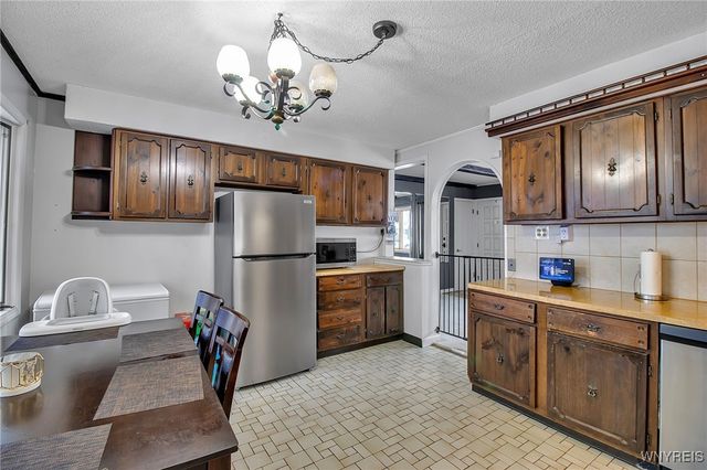 65 Crescent Road, Grand Island, NY 14072