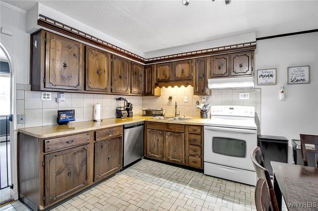 65 Crescent Road, Grand Island, NY 14072