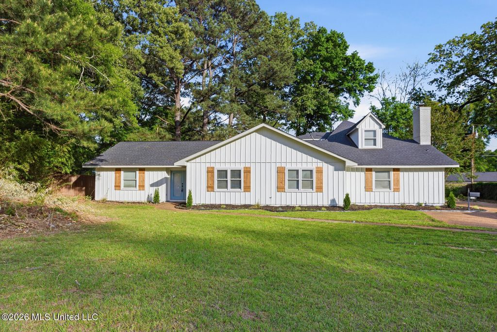 5515 Old Canton Road, Jackson, MS 39211