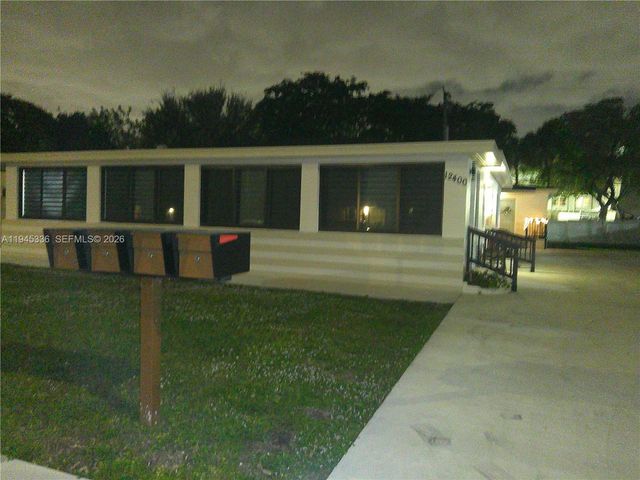 12400 NE 11th Ct 2, North Miami, FL 33161