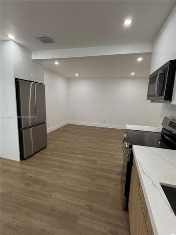 12400 NE 11th Ct 2, North Miami, FL 33161