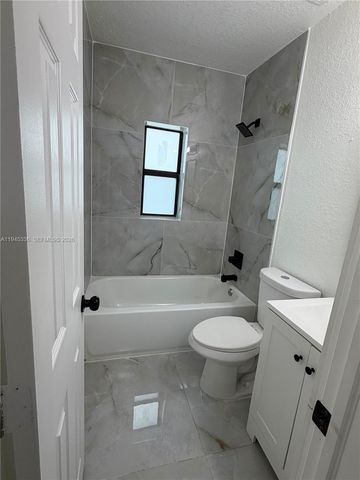 12400 NE 11th Ct 2, North Miami, FL 33161