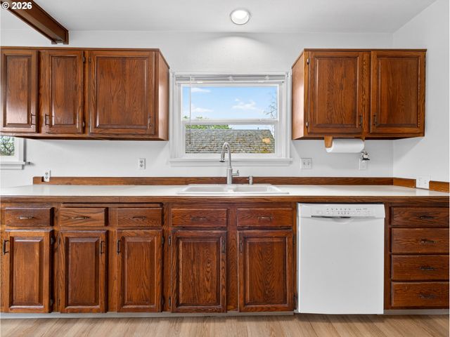 5923 Ne SACRAMENTO St, Portland, OR 97213