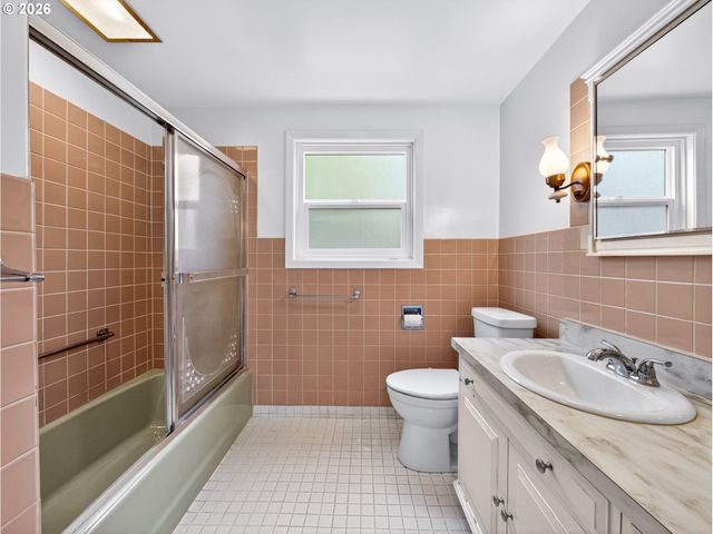 5923 Ne SACRAMENTO St, Portland, OR 97213