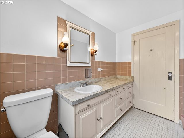 5923 Ne SACRAMENTO St, Portland, OR 97213