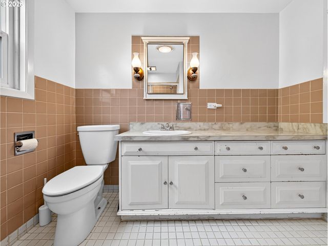 5923 Ne SACRAMENTO St, Portland, OR 97213