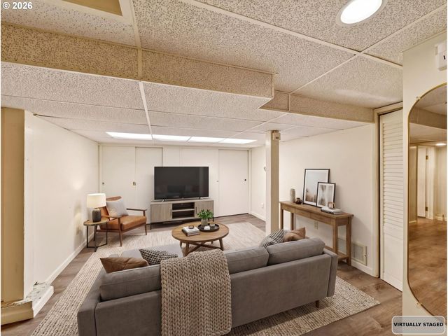 5923 Ne SACRAMENTO St, Portland, OR 97213