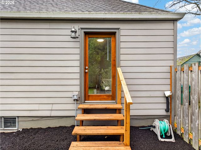 5923 Ne SACRAMENTO St, Portland, OR 97213