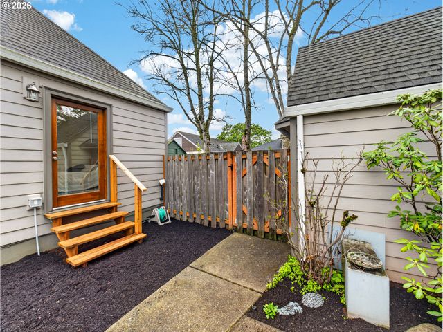 5923 Ne SACRAMENTO St, Portland, OR 97213