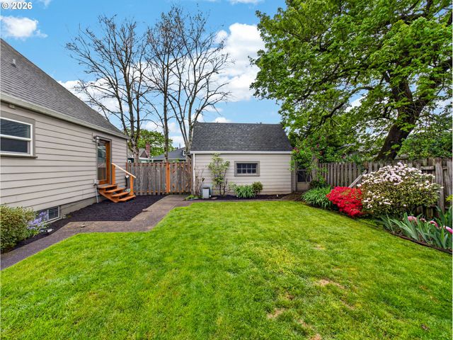 5923 Ne SACRAMENTO St, Portland, OR 97213