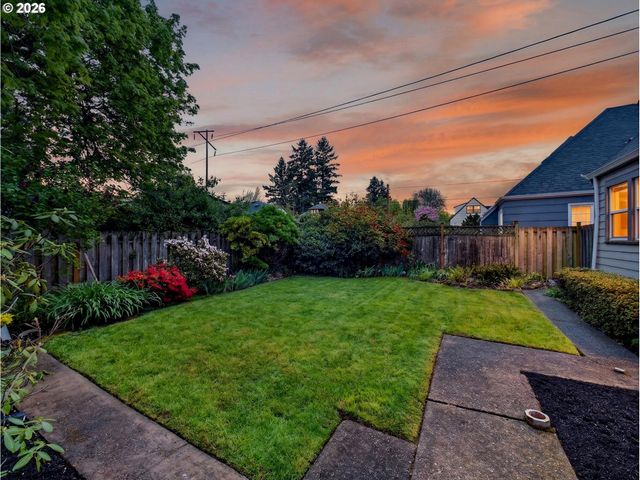 5923 Ne SACRAMENTO St, Portland, OR 97213