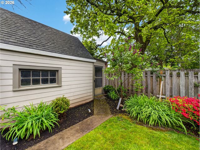 5923 Ne SACRAMENTO St, Portland, OR 97213