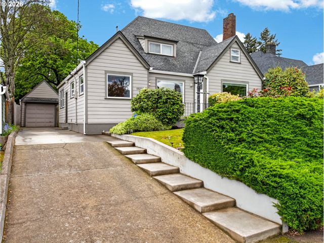 5923 Ne SACRAMENTO St, Portland, OR 97213