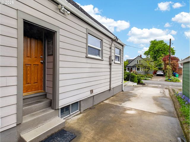 5923 Ne SACRAMENTO St, Portland, OR 97213