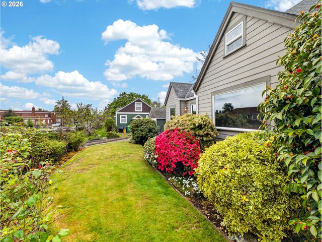 5923 Ne SACRAMENTO St, Portland, OR 97213