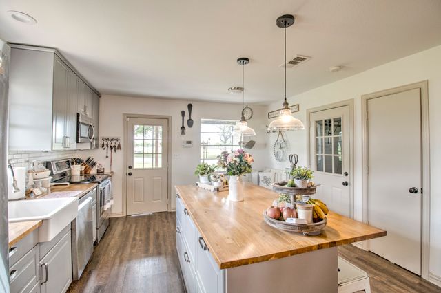 3781 Fm 151, Whitewright, TX 75491