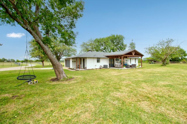 3781 Fm 151, Whitewright, TX 75491