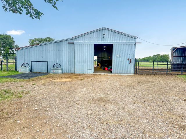 3781 Fm 151, Whitewright, TX 75491