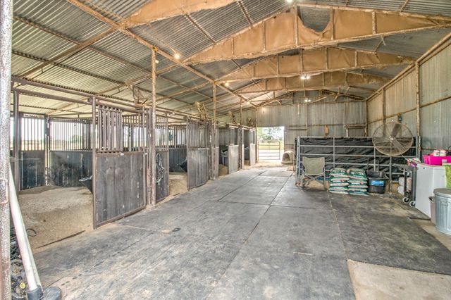 3781 Fm 151, Whitewright, TX 75491