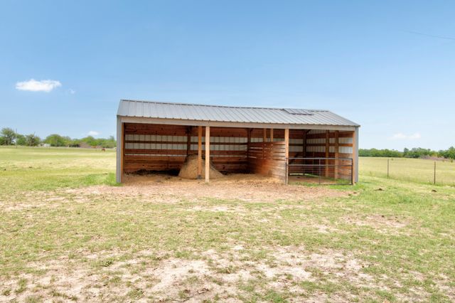 3781 Fm 151, Whitewright, TX 75491