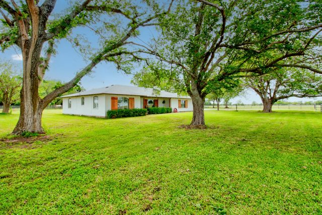 3781 Fm 151, Whitewright, TX 75491