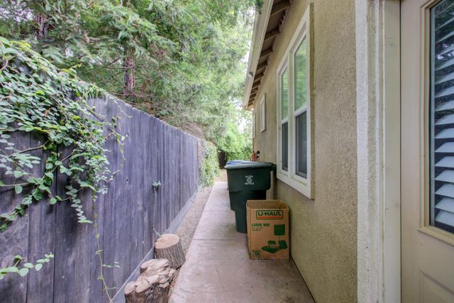 1709 Thomas Ct, Modesto, CA 95355