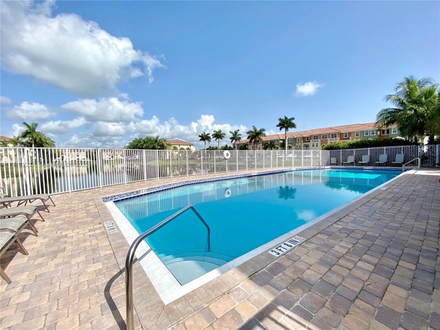 10870 NW 88th Ter 103, Doral, FL 33178