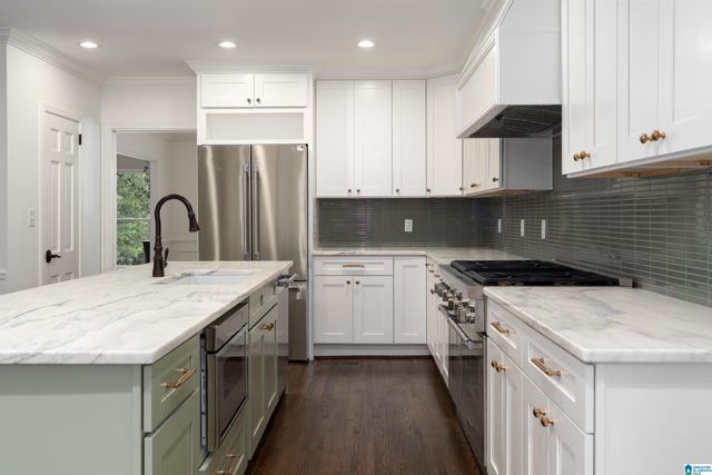 3526 BETHUNE DRIVE, Mountain Brook, AL 35223