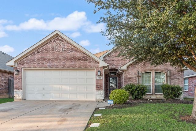 500 Crescent Creek Lane, Fort Worth, TX 76140