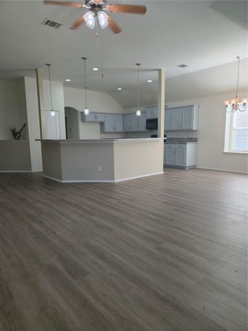 500 Crescent Creek Lane, Fort Worth, TX 76140
