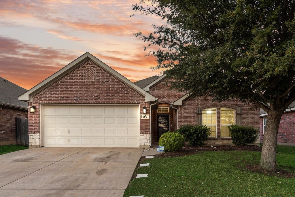 500 Crescent Creek Lane, Fort Worth, TX 76140