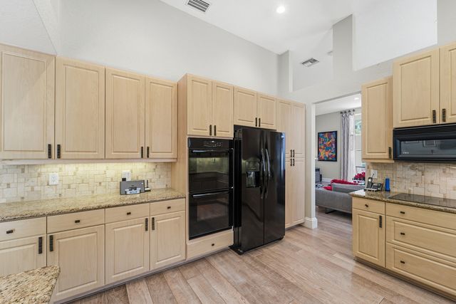 16197 Villa Vizcaya Place, Delray Beach, FL 33446