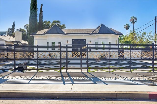 8149 Saint Clair Avenue, North Hollywood, CA 91605