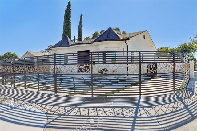 8149 Saint Clair Avenue, North Hollywood, CA 91605