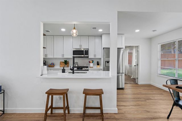 800 Huntingdon PL, Austin, TX 78745