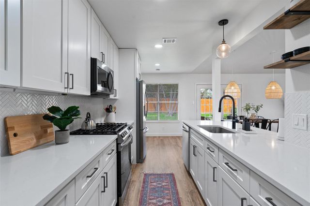 800 Huntingdon PL, Austin, TX 78745