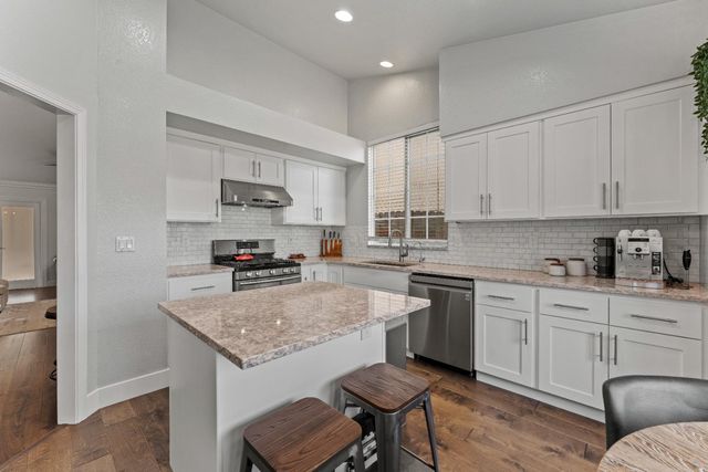 8936 Palmerson Dr, Antelope, CA 95843