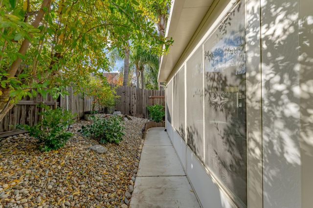 8936 Palmerson Dr, Antelope, CA 95843