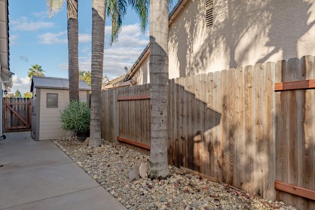 8936 Palmerson Dr, Antelope, CA 95843