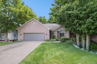3462 Woodridge Drive, Flushing, MI 48433
