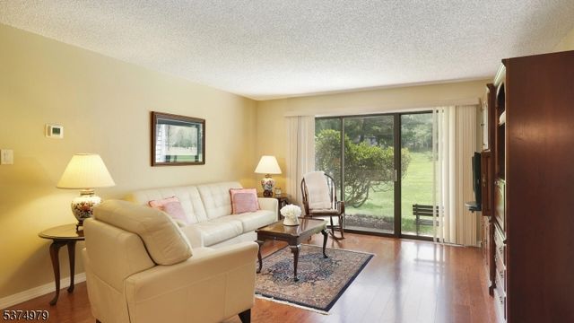 44 Crabapple Ln, Franklin Twp., NJ 08823