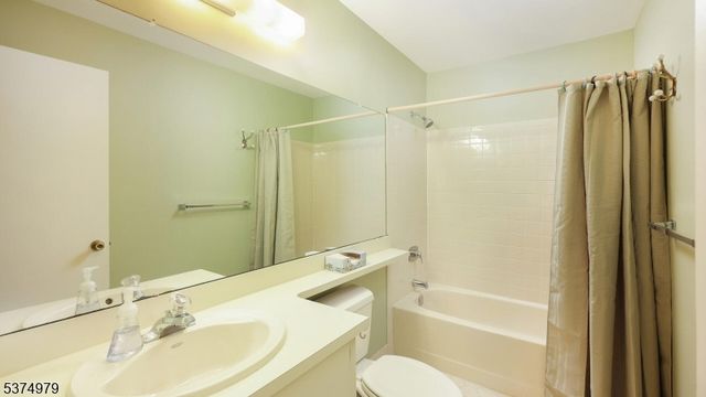 44 Crabapple Ln, Franklin Twp., NJ 08823